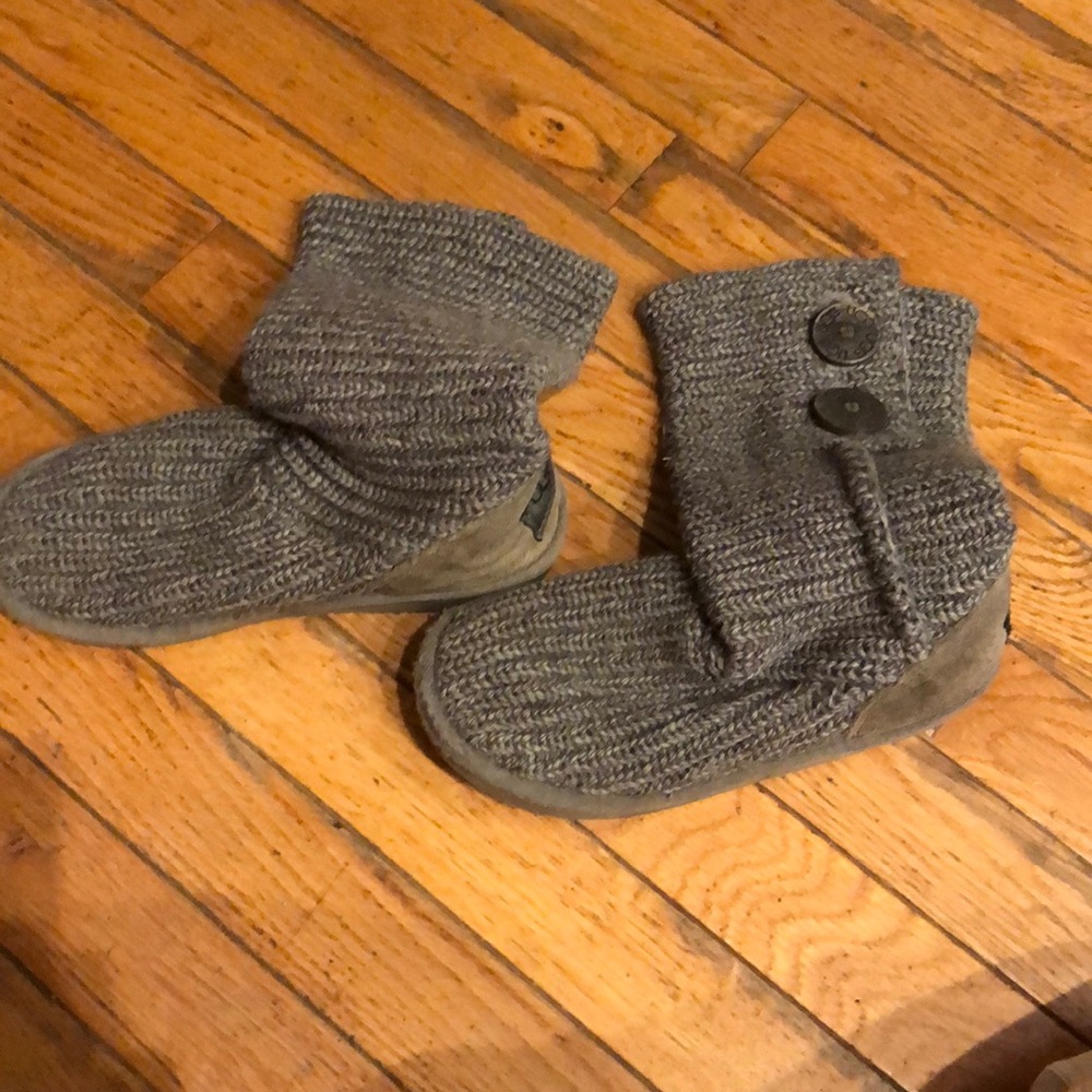 Girls size 1 ugg boots. Some signs of wear as seen in pics.
